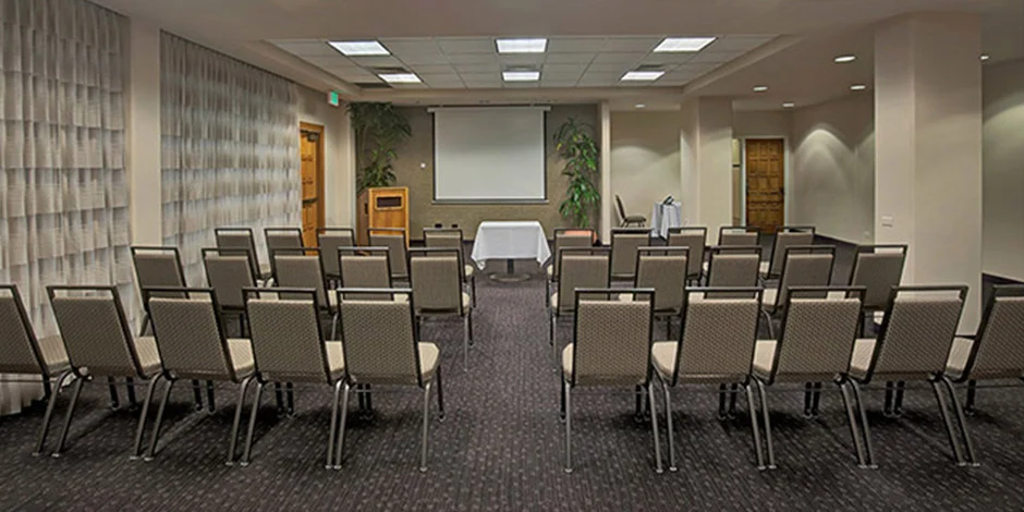 Hilo-Hawaiian-Hotel-940x470-08-Conference-27